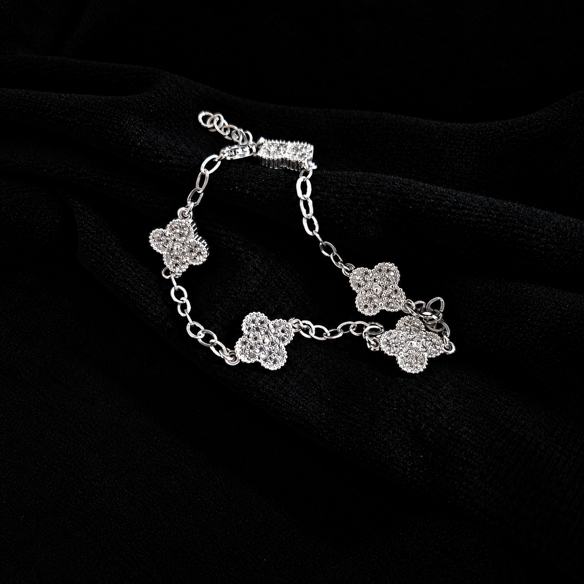 Pulso Tréboles con Zirconia